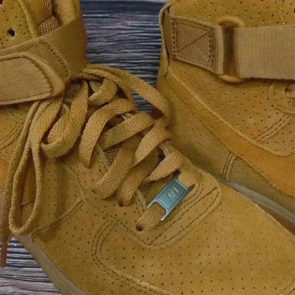 Women's Nike Tan Sneaker Air Force 1 Women 8.5 - Picture 2 of 8